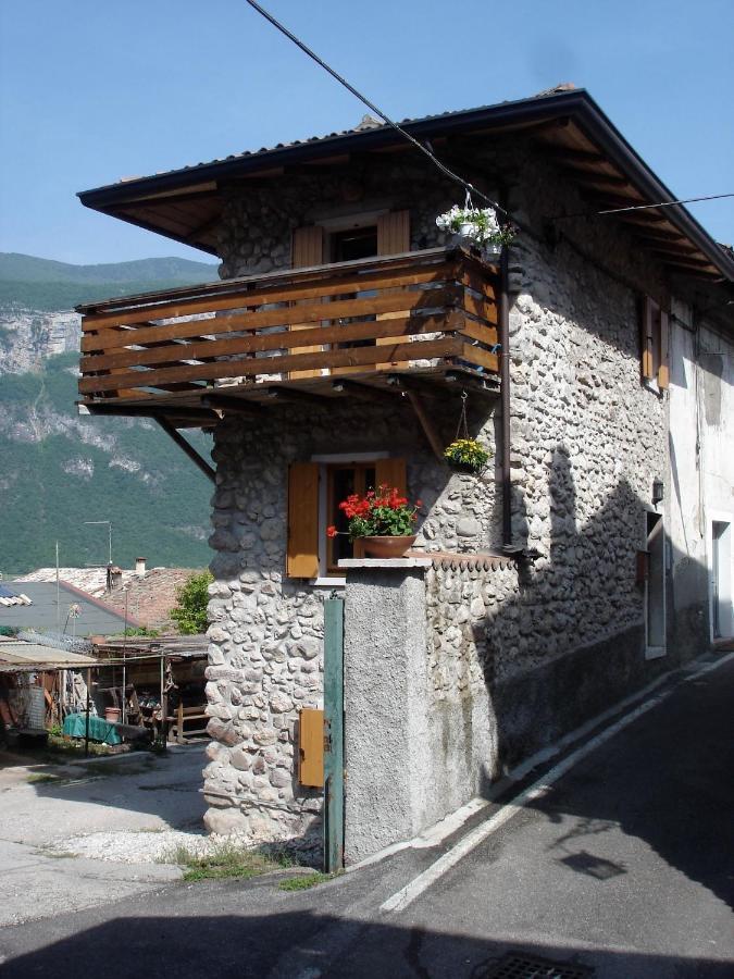 Il Rustico Di Peri Villa Exterior foto