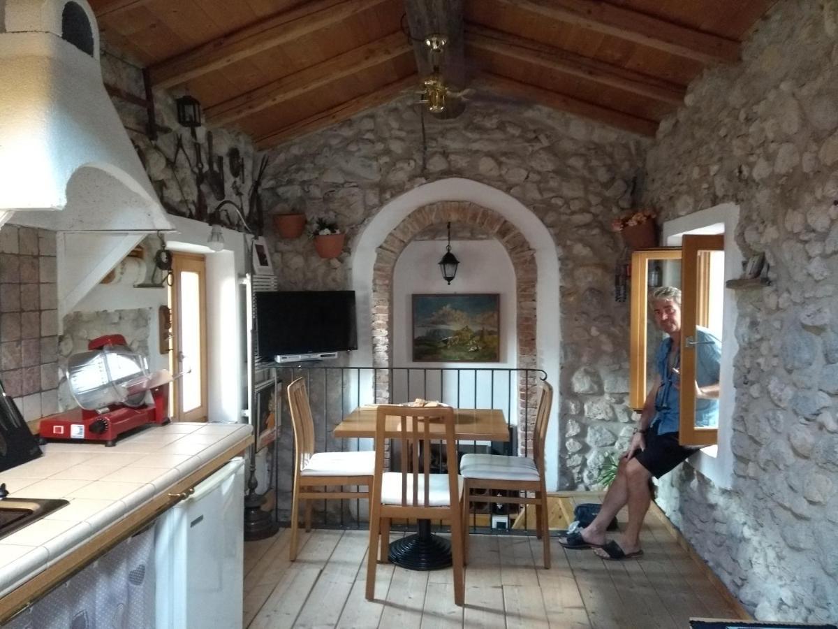 Il Rustico Di Peri Villa Exterior foto